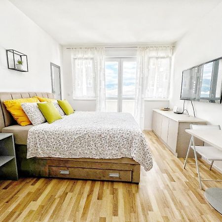 Studio Apartma Pag Blue Ocean 1 With Sea View Pag Town Bagian luar foto