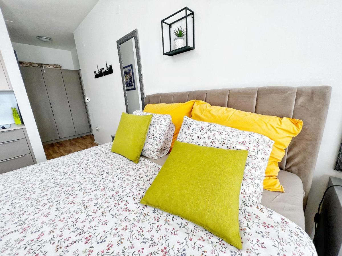 Studio Apartma Pag Blue Ocean 1 With Sea View Pag Town Bagian luar foto