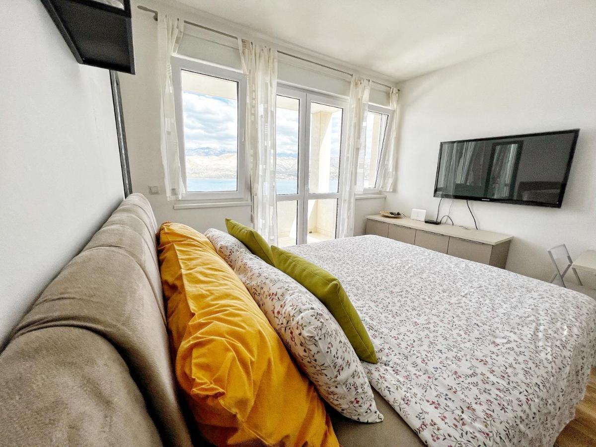 Studio Apartma Pag Blue Ocean 1 With Sea View Pag Town Bagian luar foto