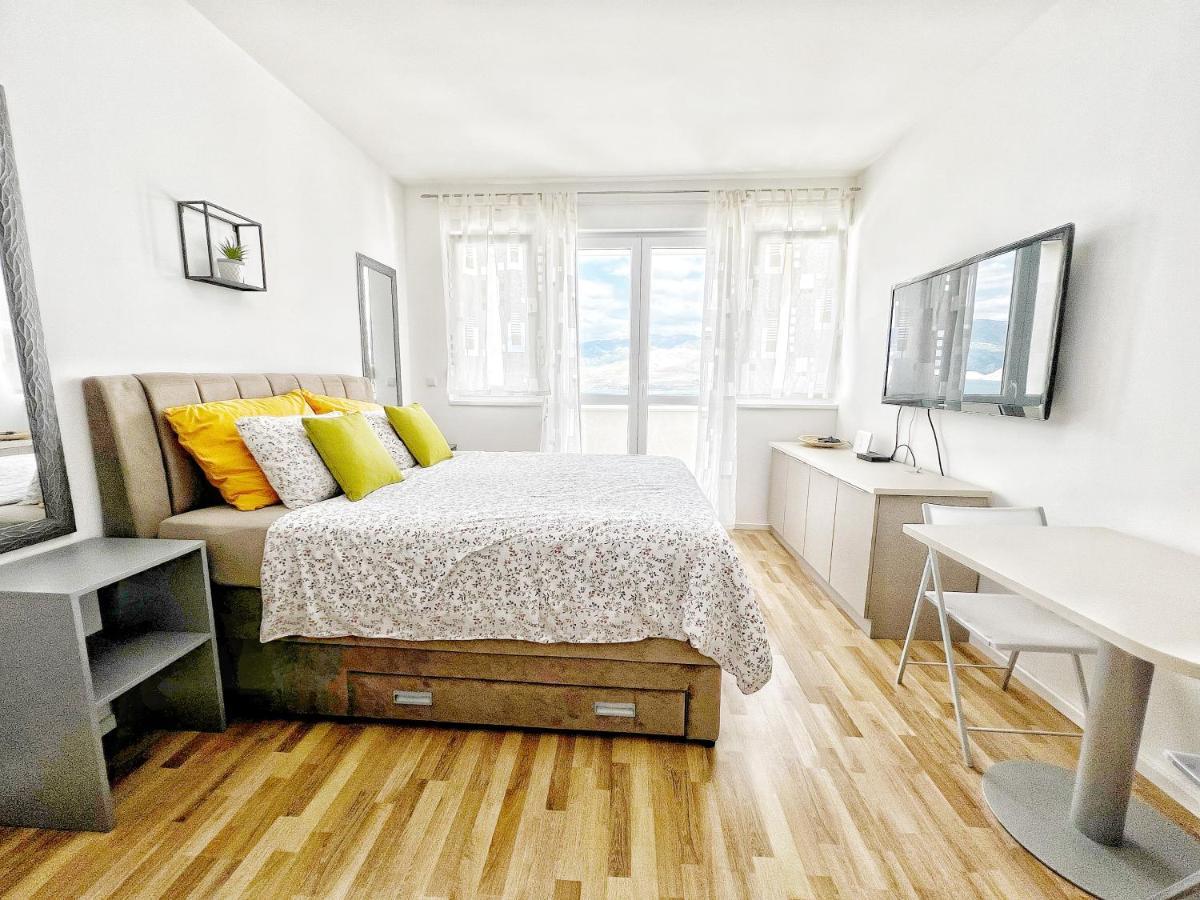 Studio Apartma Pag Blue Ocean 1 With Sea View Pag Town Bagian luar foto
