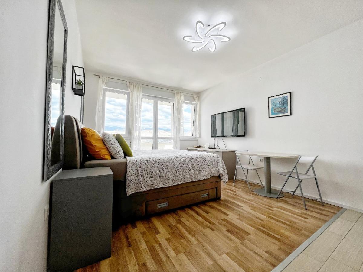Studio Apartma Pag Blue Ocean 1 With Sea View Pag Town Bagian luar foto